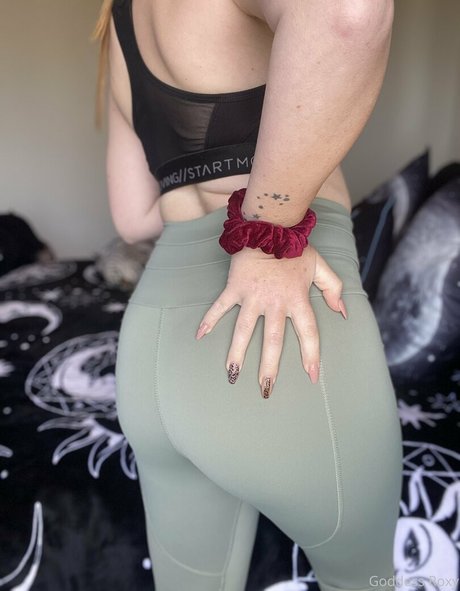 findomroxy1 exclusive model pics