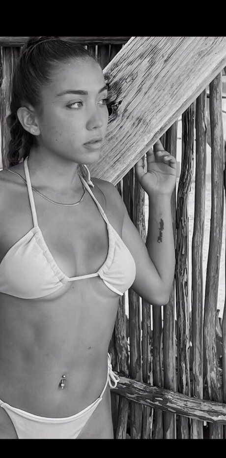 stephy licea model naked photo