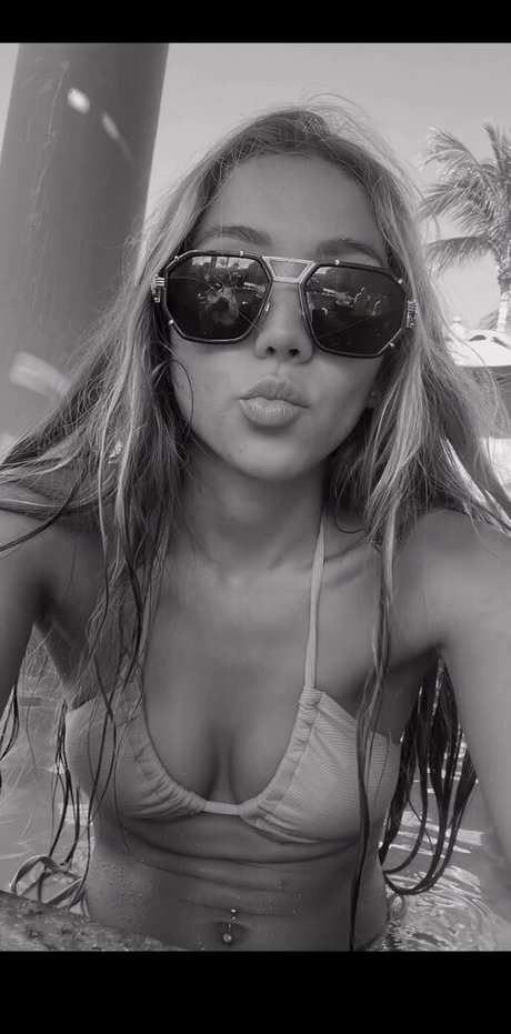 stephy licea model naked picture