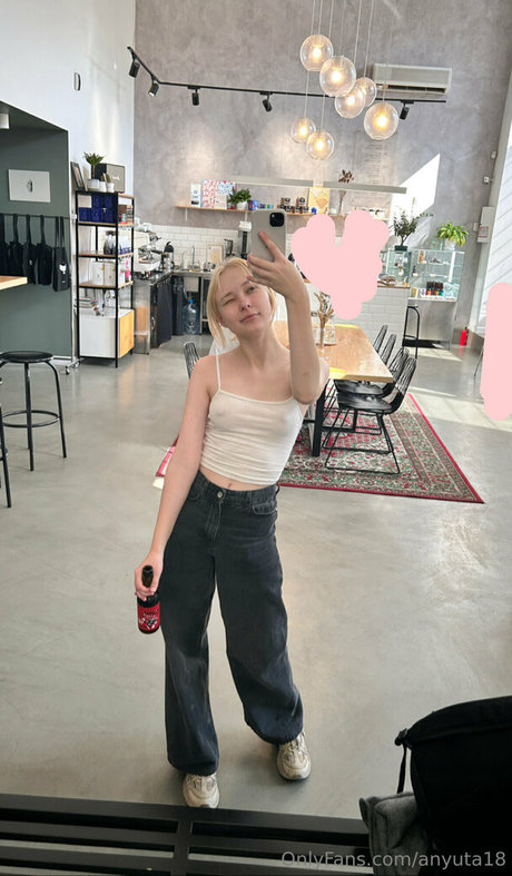 anyuta18 top profile image