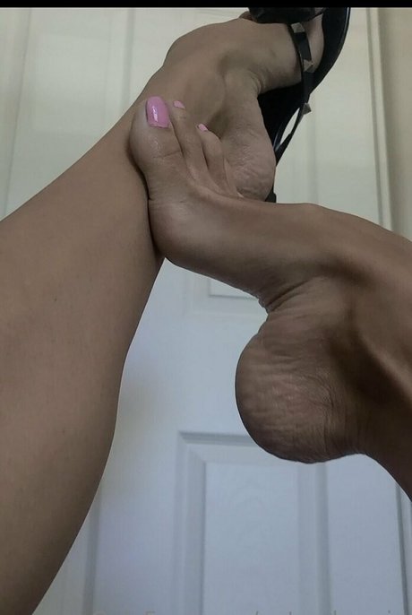 natarchesvip naked model picture