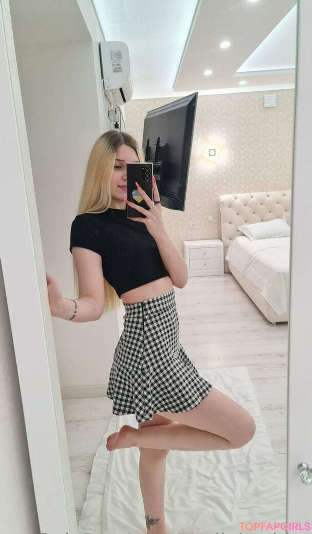 reallolawhite top star photo