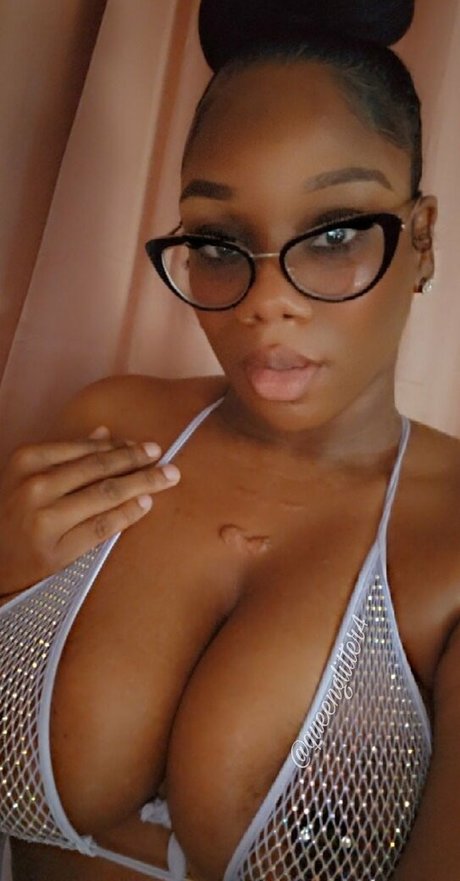 ReignofGlitter erotic star images