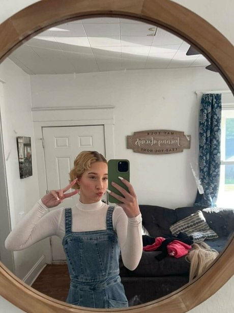 books withari star nude picture