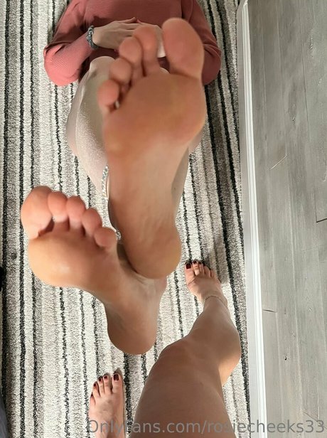 rosiecheeks33 erotic actress galleries