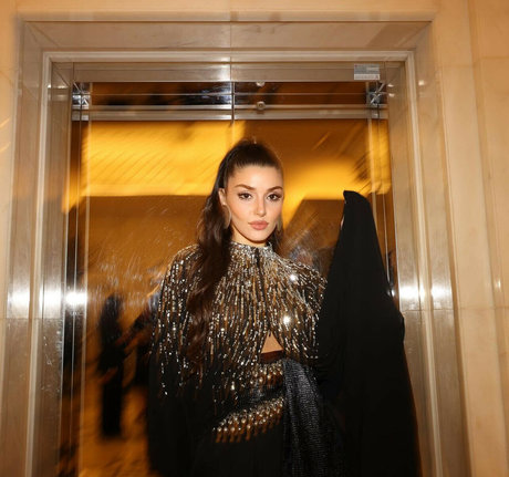 Hande Ercel top star galleries