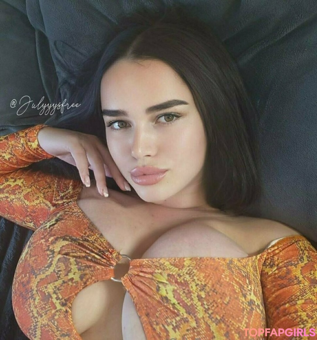 big tits cougar onlyfans naked picture