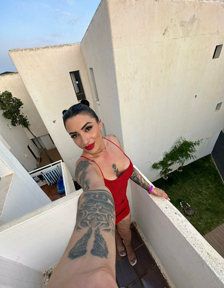 neliagold exclusive model images