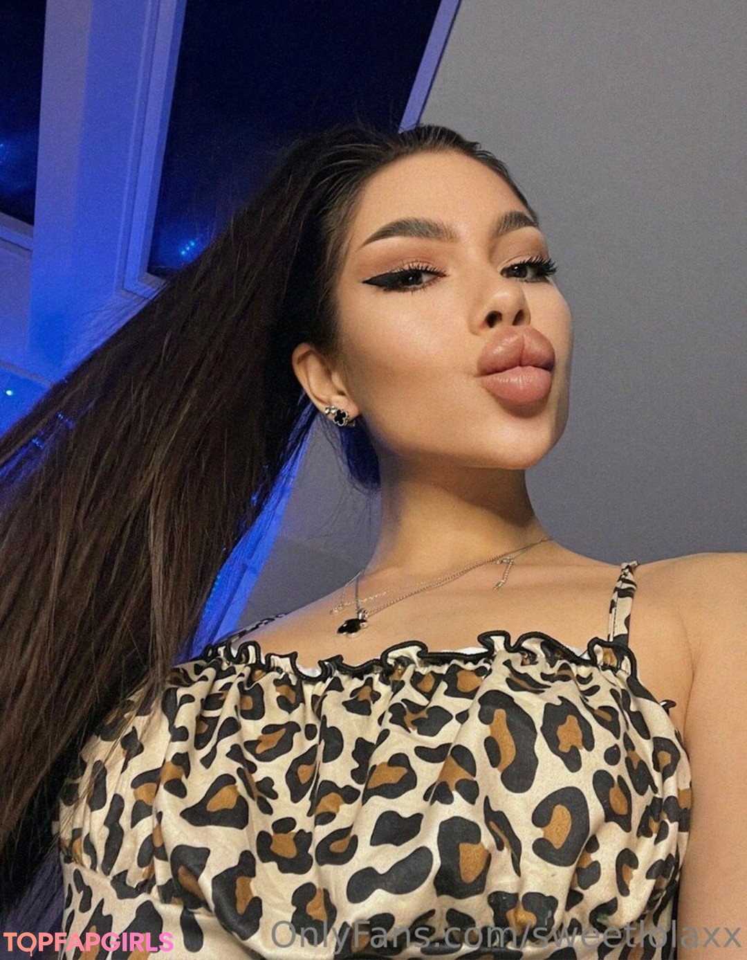 pale teen onlyfans pornographic photo