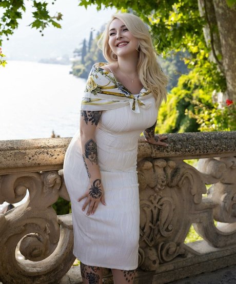 Isabella Bloom model nude archive