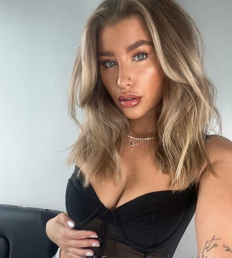 jessicarabbitrose hot star image