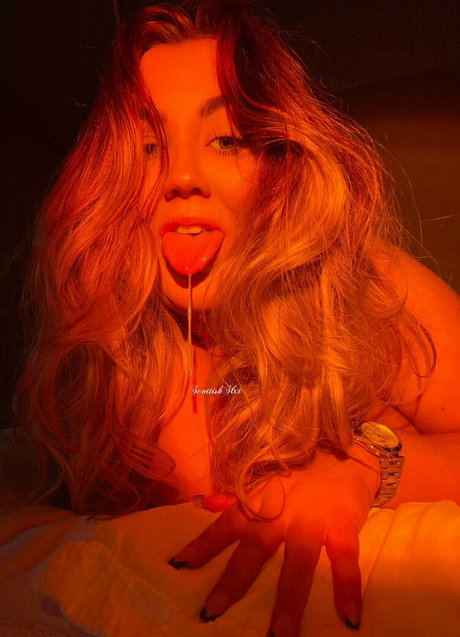 kellycarmichael naked actress pics