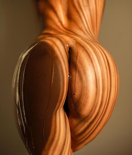 Aurelie Lily PoesieNue model pretty pictures