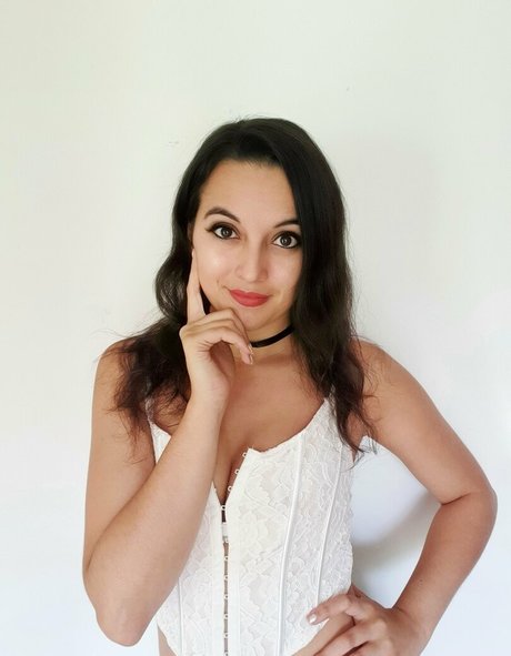 fox02summerfree pretty model image