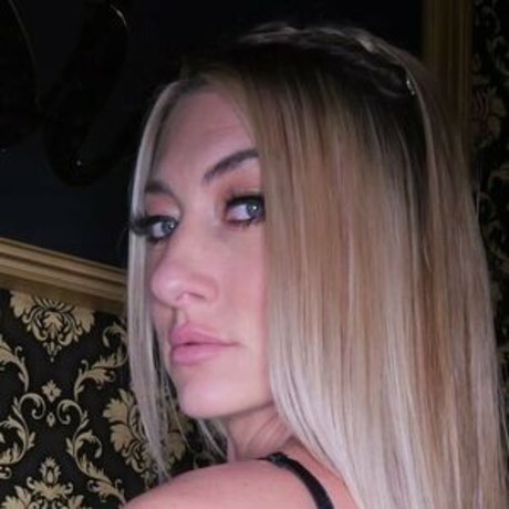 Whitney OC model adult picture