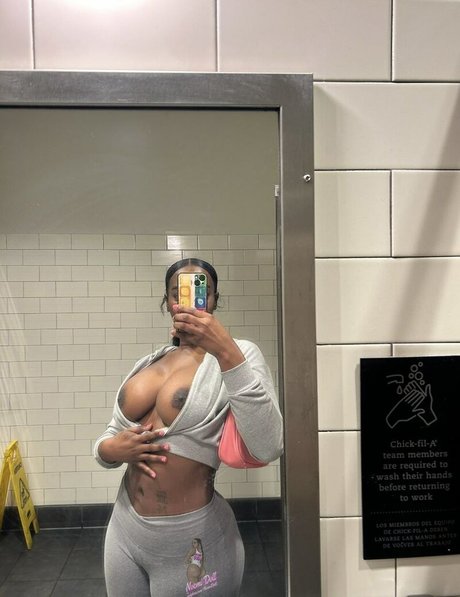 Noemidoll pornstar exclusive photos