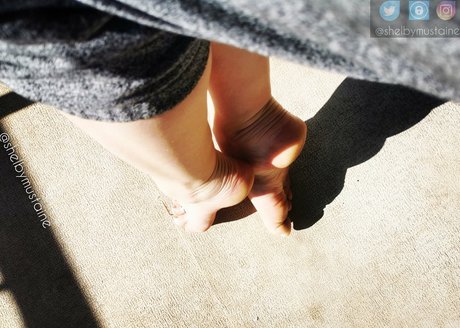 shelbymustaine sex model pics