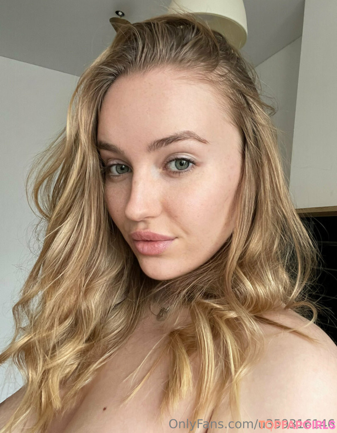 ashley boob top actress picture