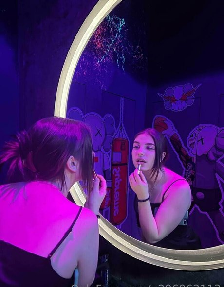 kiki need you inside model hd pic