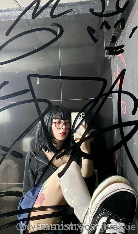 kiki need you inside sexy model photos