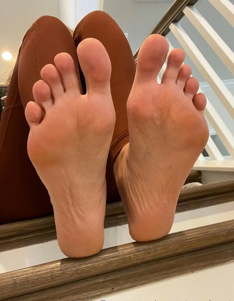 momtoesbest model sex pic