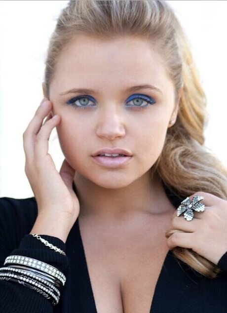 Veronika Dash star beautiful galleries