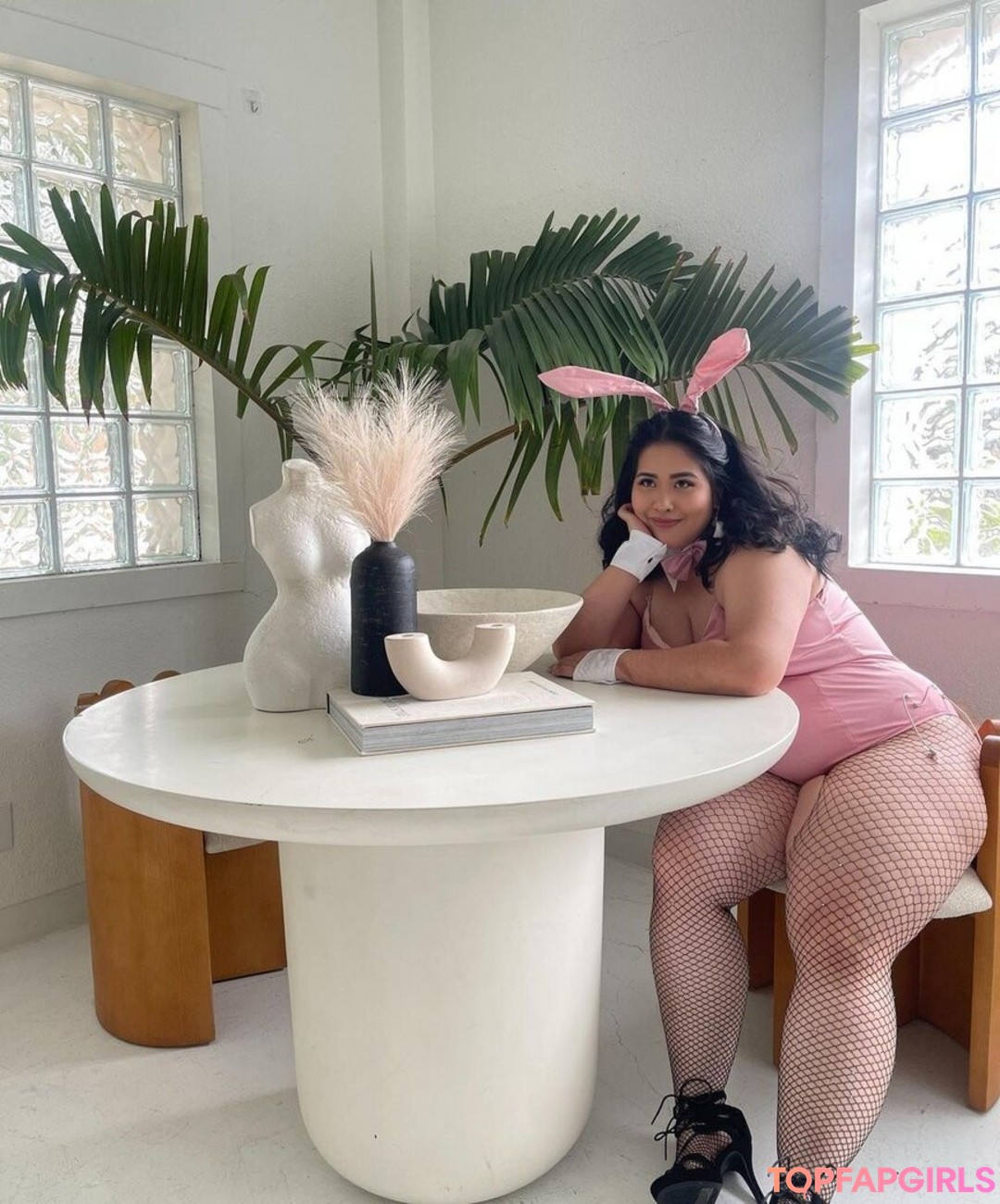 skinny babe onlyfans top image