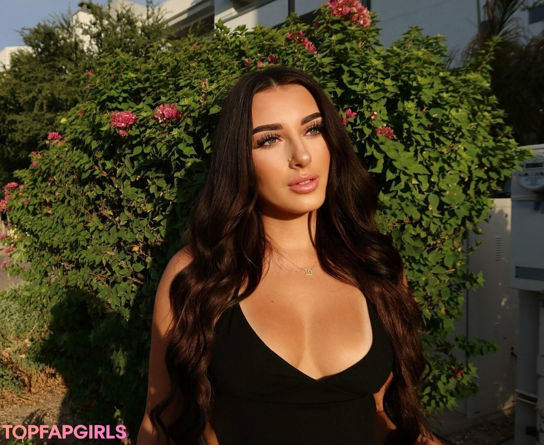 raelynn77 model art pic