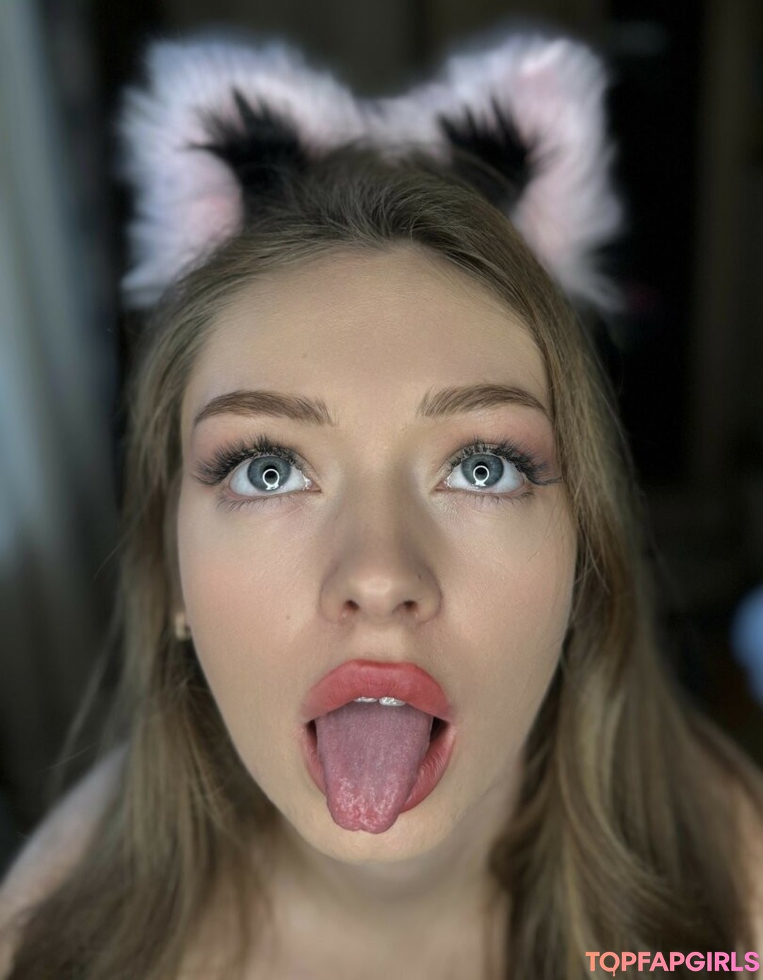 Teen Mia model hot pic