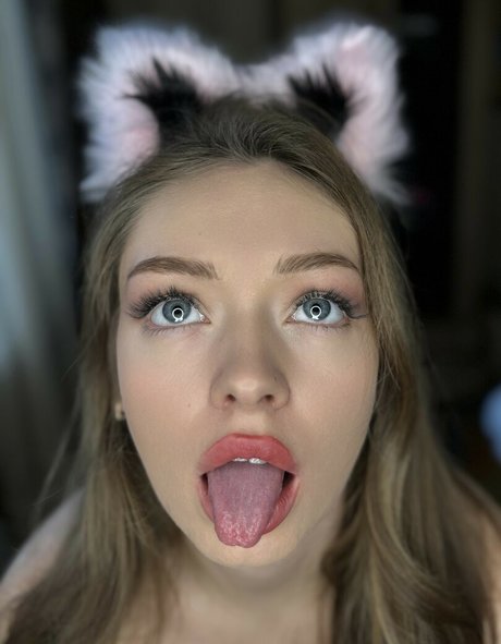 Teen Mia model art pictures