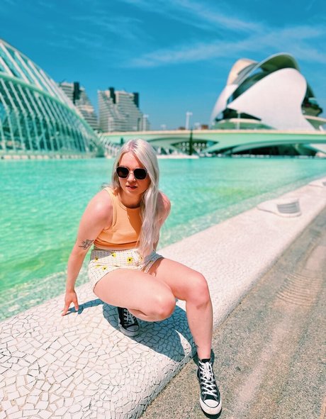 Larissa Zeeuwe erotic star pic