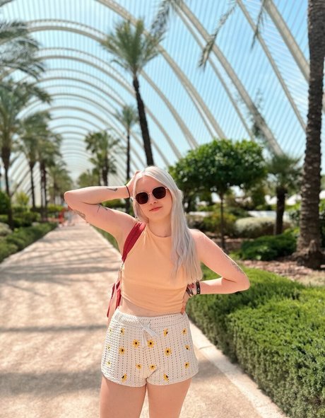 Larissa Zeeuwe model sex pic