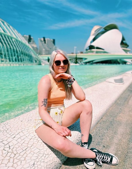 Larissa Zeeuwe pornstar adult photo