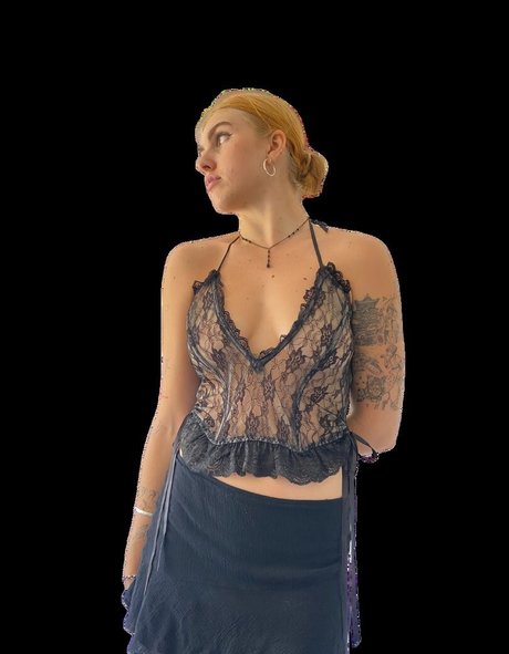 maaddielewis naked model photo