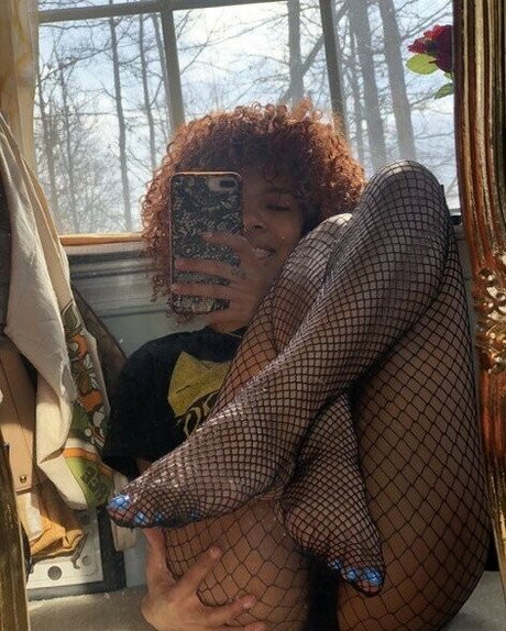 Sinister Simone pornstar nudes image