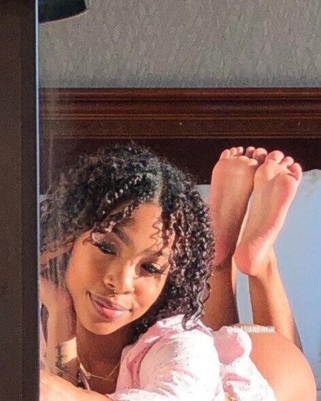 Sinister Simone exclusive pornstar pictures