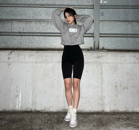 Ggyong ee nude pornstar picture