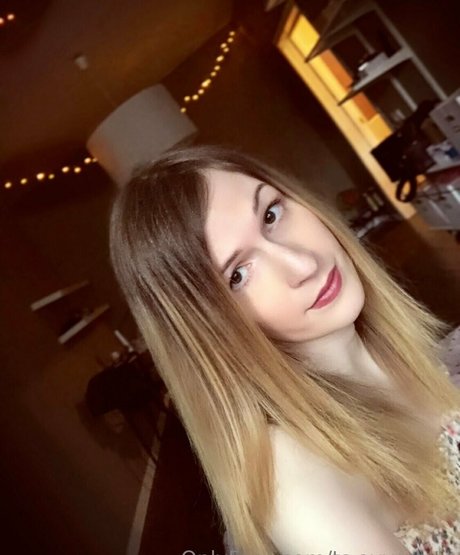 ms peachymoon art model images