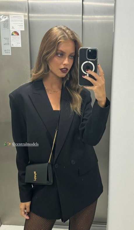 barista onlyfans sexy nude photo