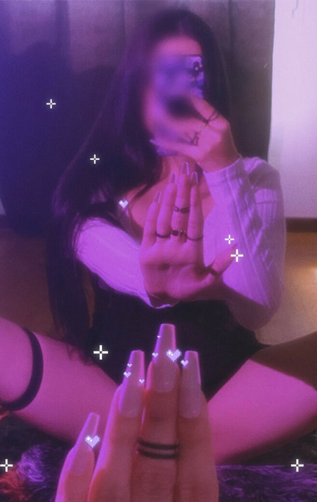 EllyAudios star naked pics