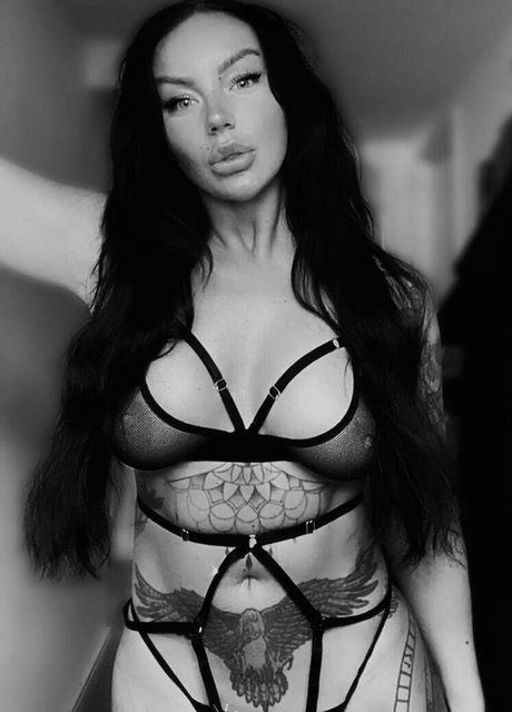 Ionlyeatvag sex model gallery