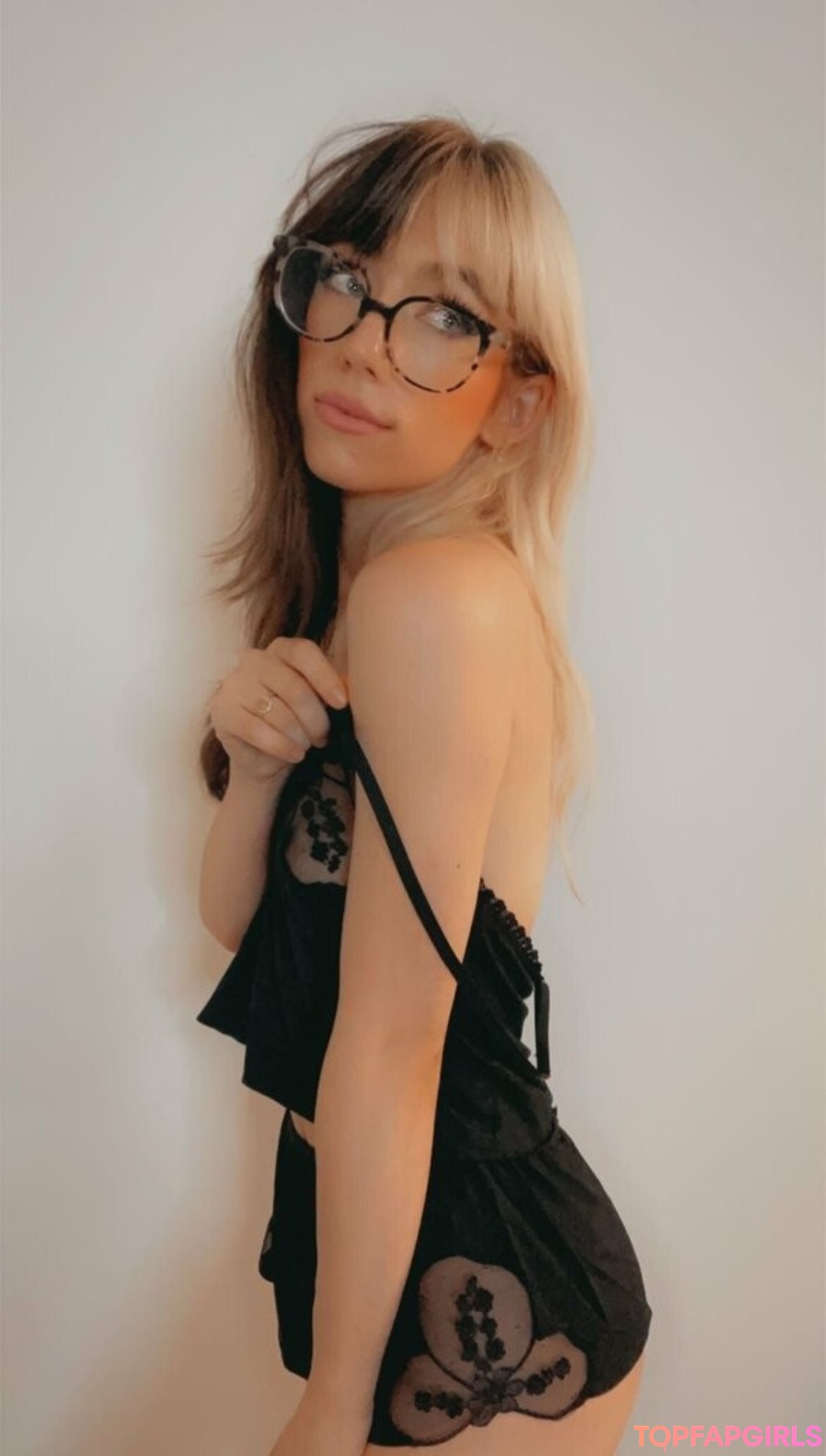 elladevilfree top profile image
