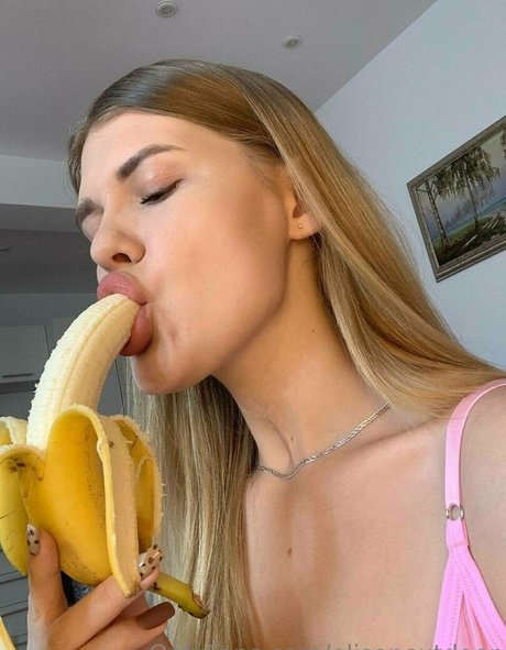 naked milf onlyfans pornographic photo