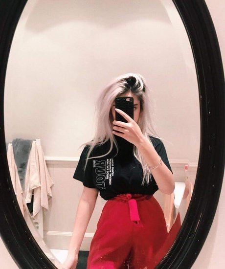 jasikyu erotic actress pics