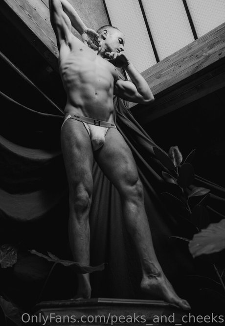 peaksandcheeks2 exclusive model pic