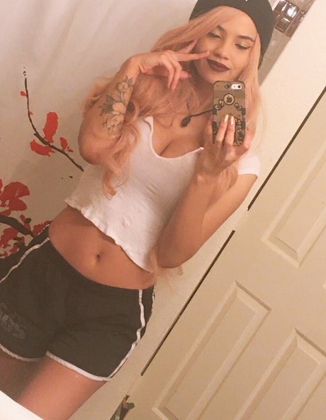 Trickywi pornstar naked photo