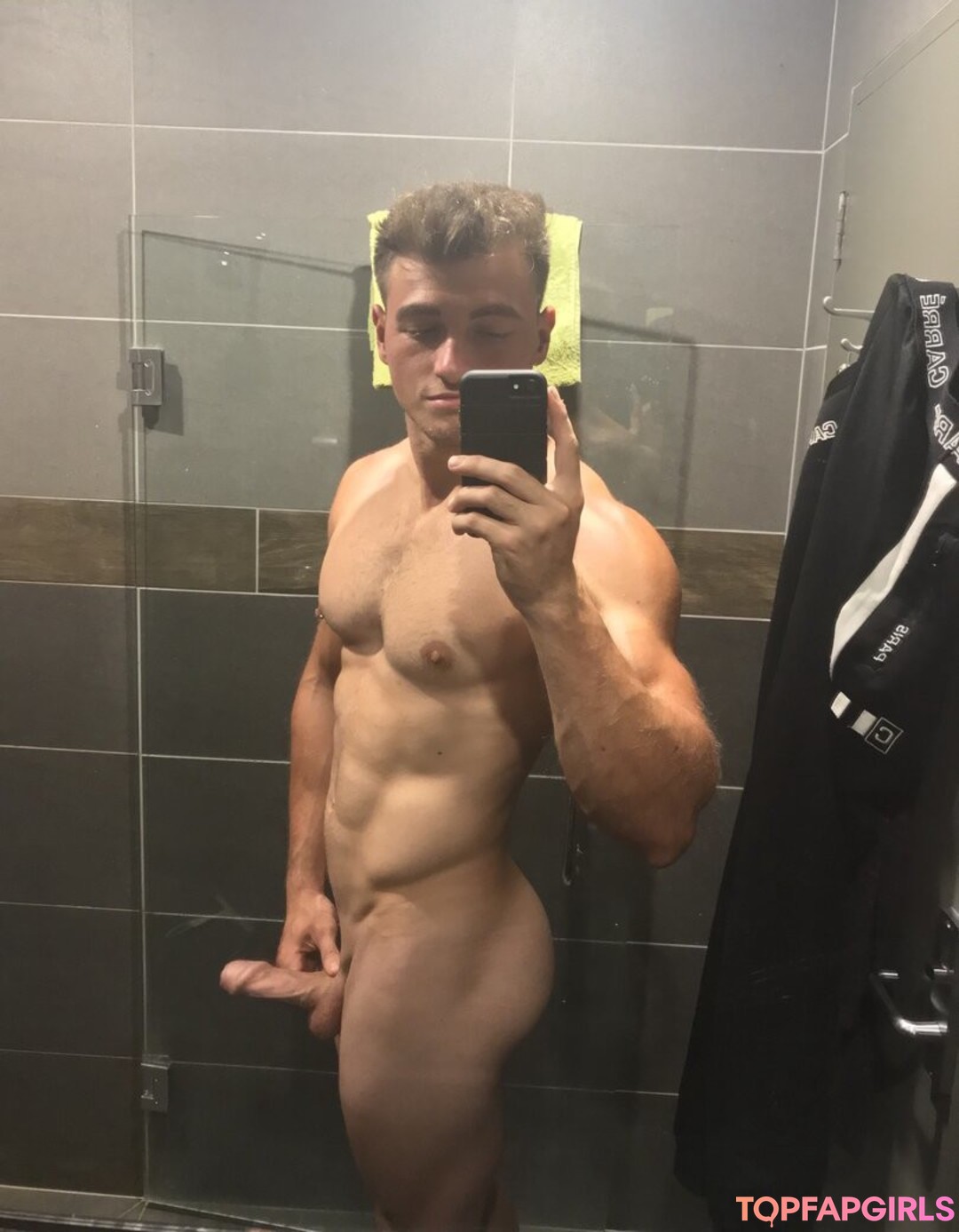 maxsmall naked actress photo