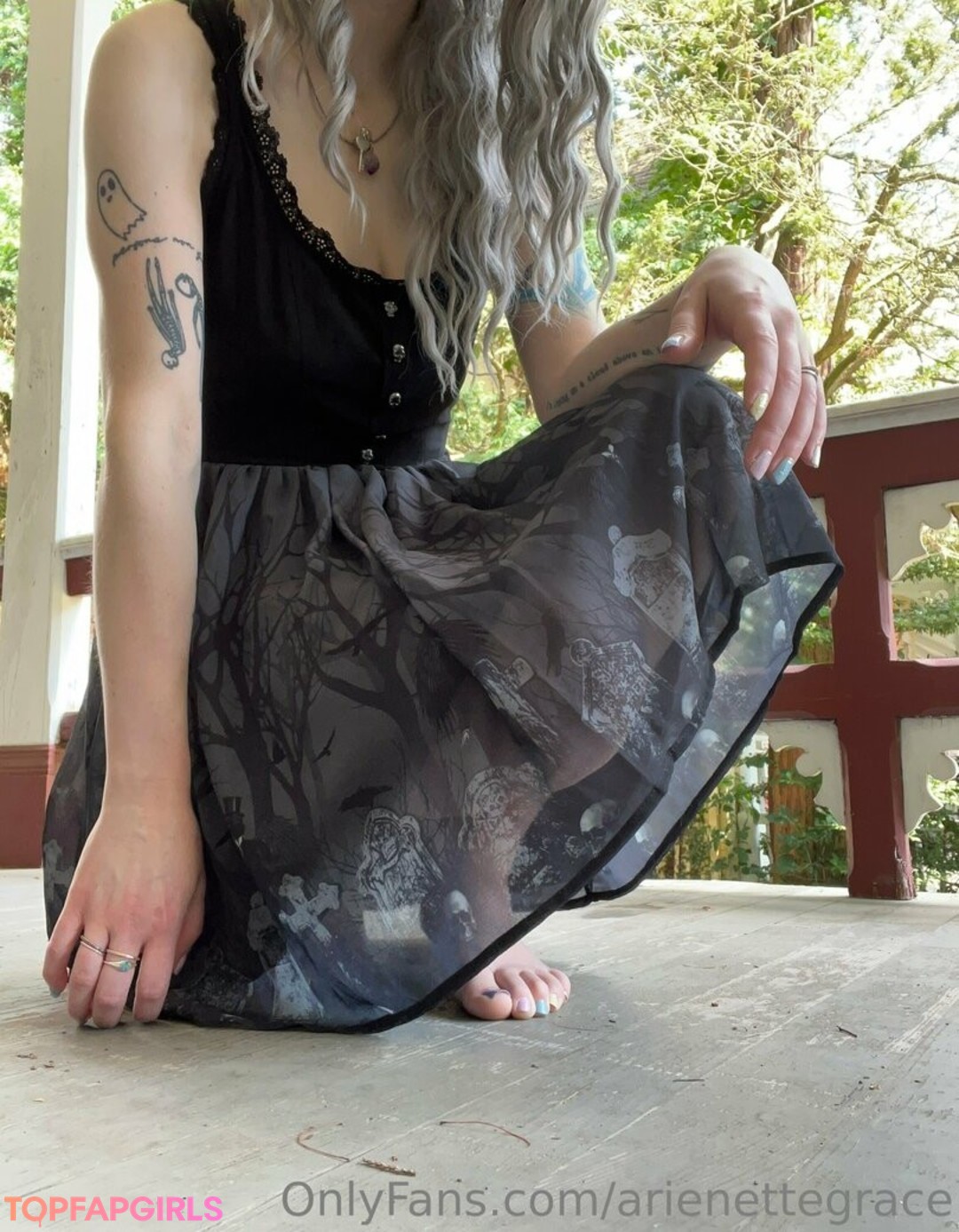 arienettegrace naked model image