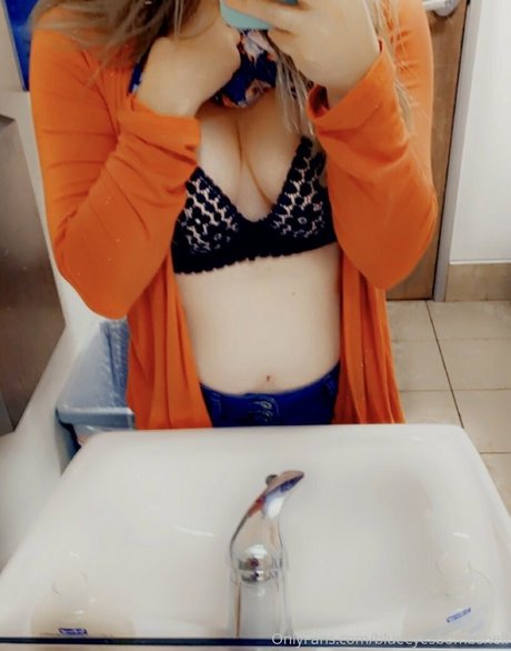 blueeyesbombshell model hot img