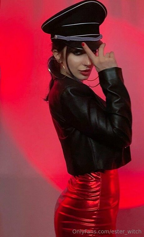 ester witch sexy actress pictures